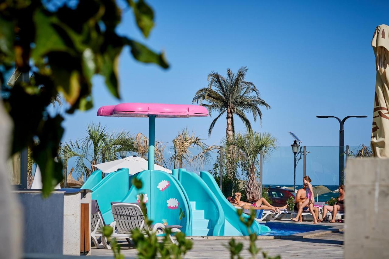 Seascape Apartment Spa N Pool Beach Resort Mamaia Esterno foto